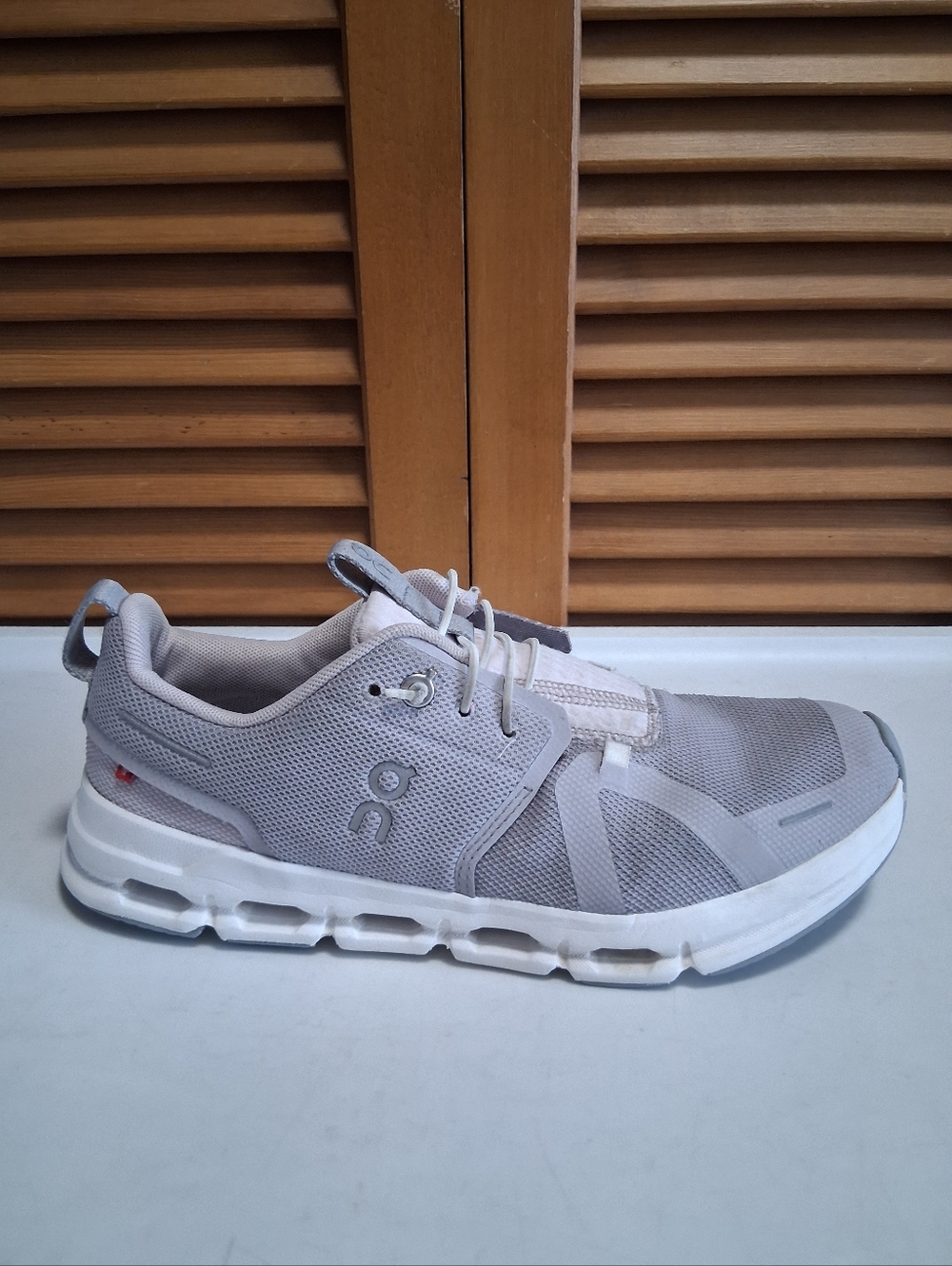 On Cloud Sky Youth Sneaker * Size: 6Y